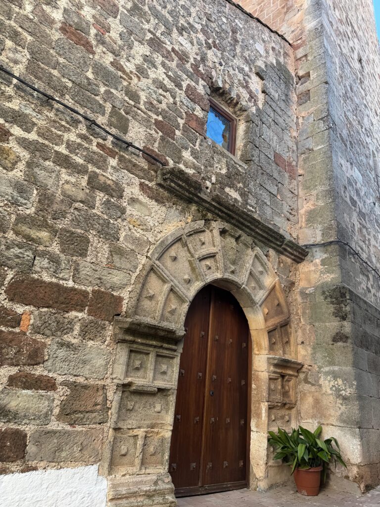 PUERTA FALSA IGLESIA